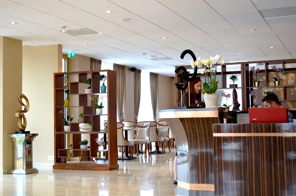 New Century Hotel Amsterdam 3*,